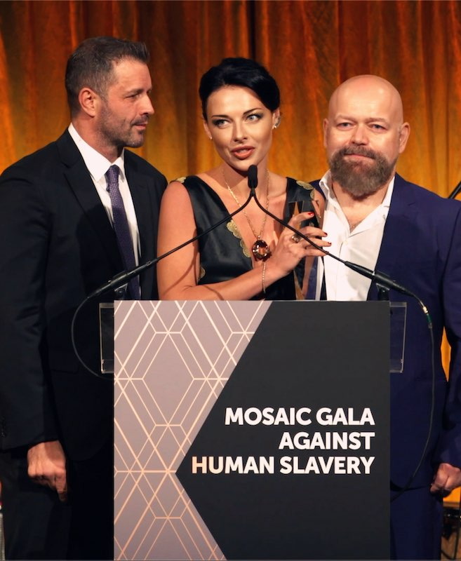 Victoria Unikel accepting the MOSAIC Federation top art prize on stage